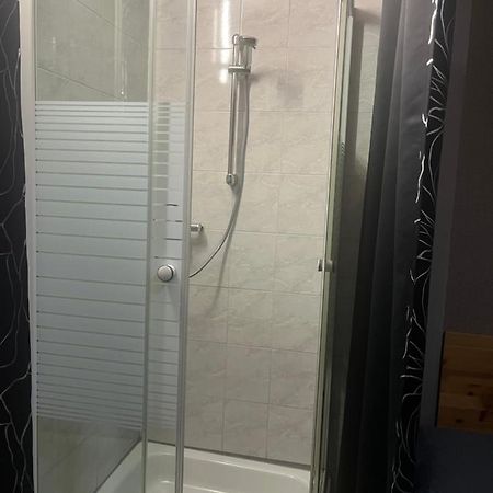 Hipokratios 3 Zimmer Mit Gemeinschaft Wc Furth Bagian luar foto