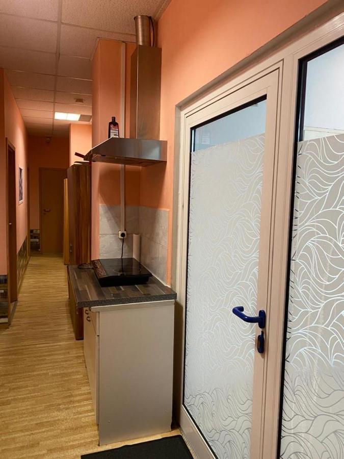 Hipokratios 3 Zimmer Mit Gemeinschaft Wc Furth Bagian luar foto