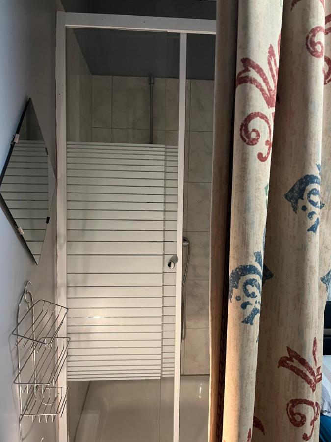 Hipokratios 3 Zimmer Mit Gemeinschaft Wc Furth Bagian luar foto